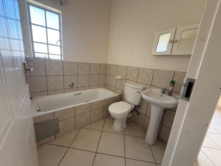 2 Bedroom Property for Sale in Waterval East North West